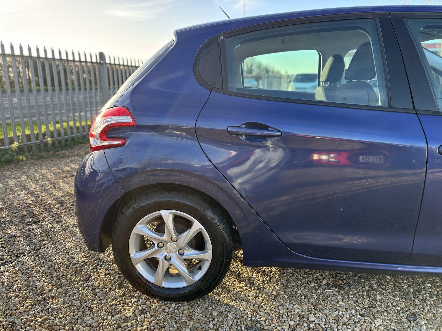 Used Peugeot 208 2014 for sale - 76926157: Photo 6