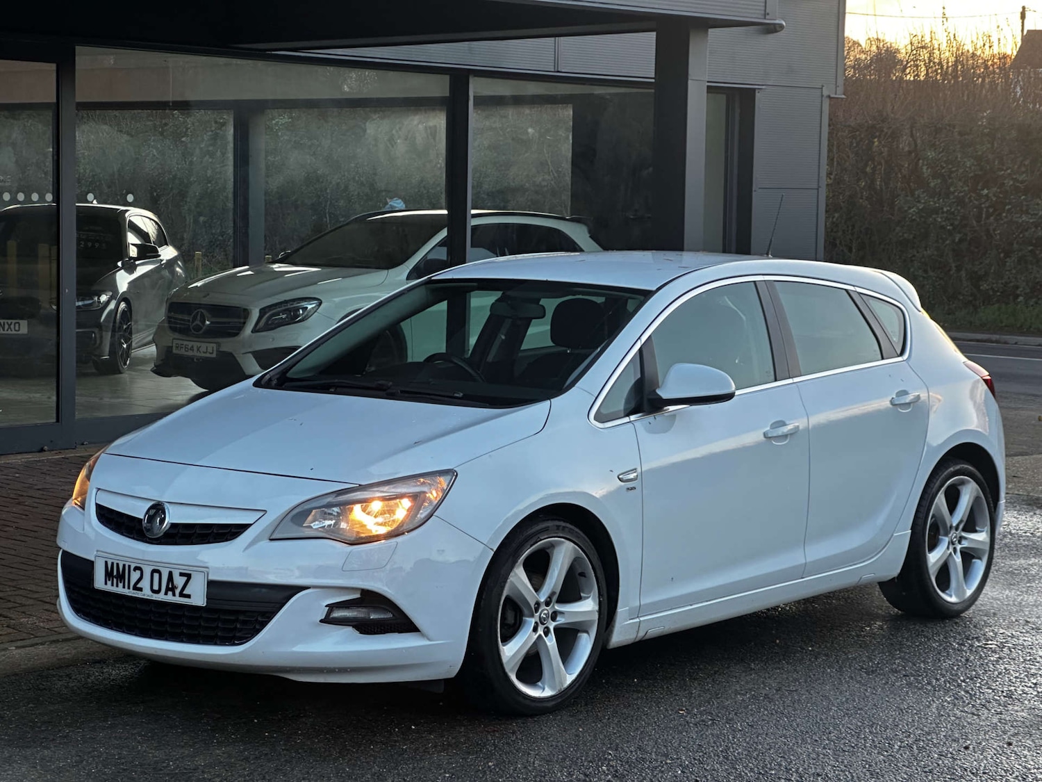 Used Vauxhall Astra 2012 for sale - 76829853: Photo 2