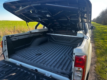 Used Nissan Navara 2017 for sale - 76696657: Photo