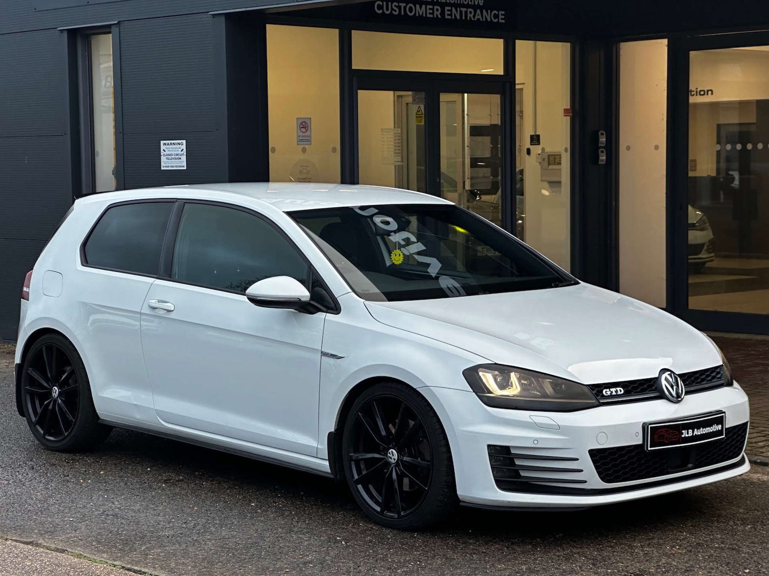 Used Volkswagen Golf 2014 for sale - 77173424: Photo 2