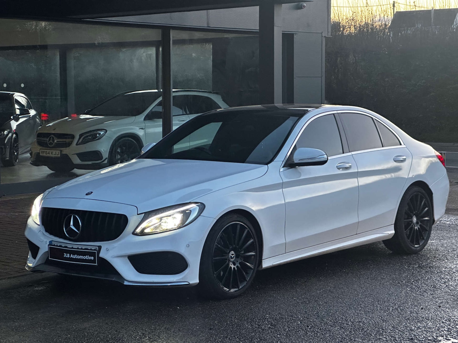 Used Mercedes-Benz C Class 2014 for sale - 76830126: Photo 2