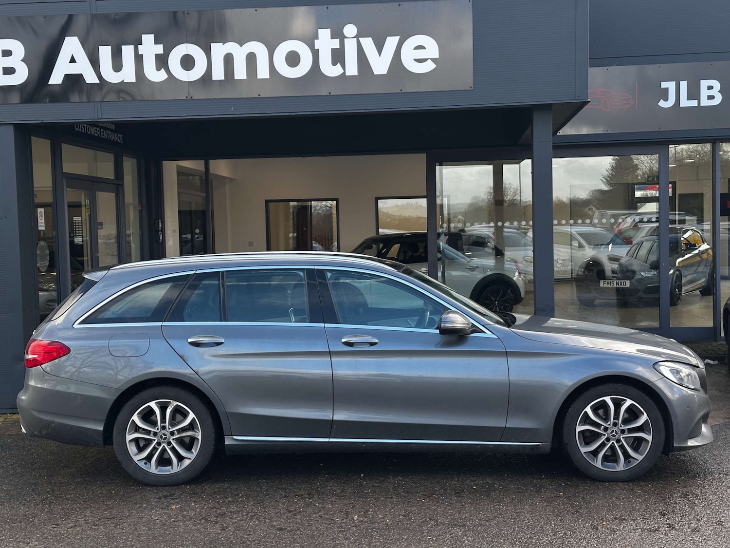 Used Mercedes-Benz C Class 2018 for sale - 77470115: Photo 2