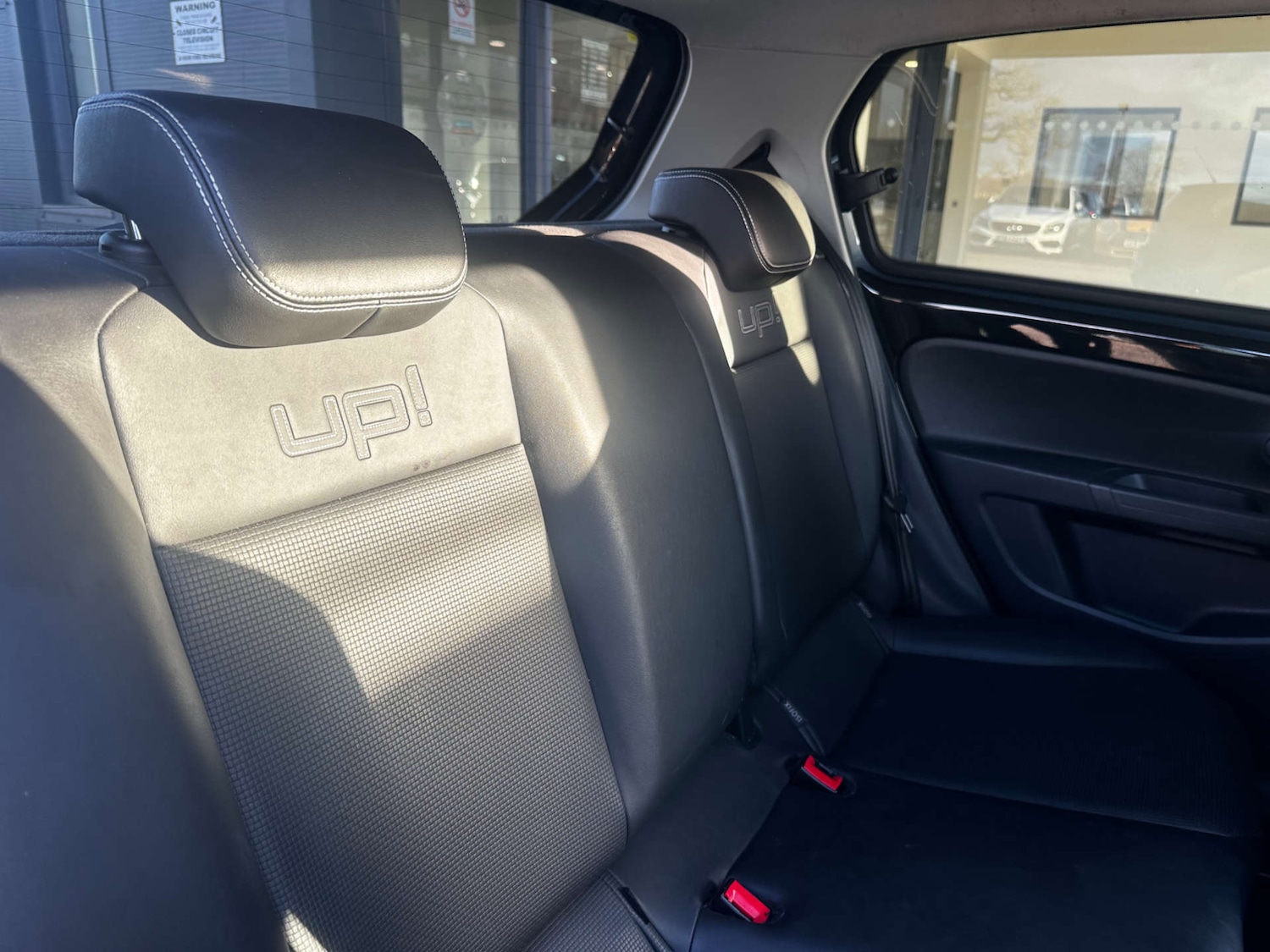 Used Volkswagen up! 2013 for sale - 76942848: Photo 14