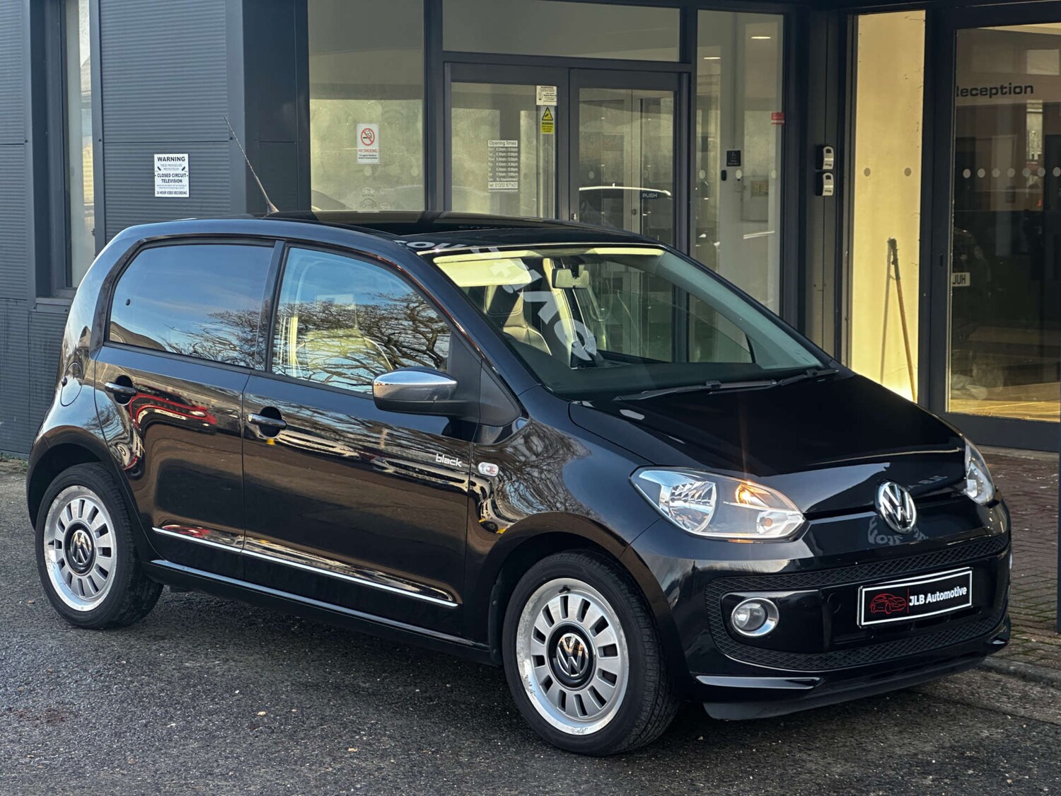 Used Volkswagen up! 2013 for sale - 76942848: Photo 2