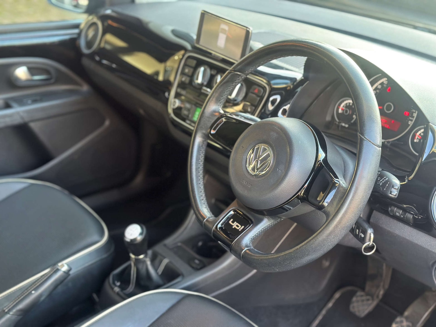 Used Volkswagen up! 2013 for sale - 76942848: Photo 21