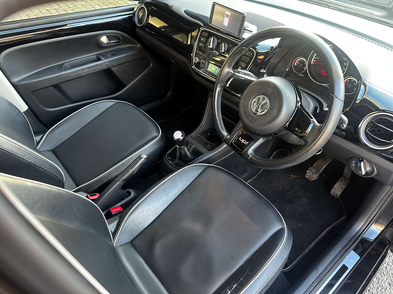 Used Volkswagen up! 2013 for sale - 76942848: Photo 4