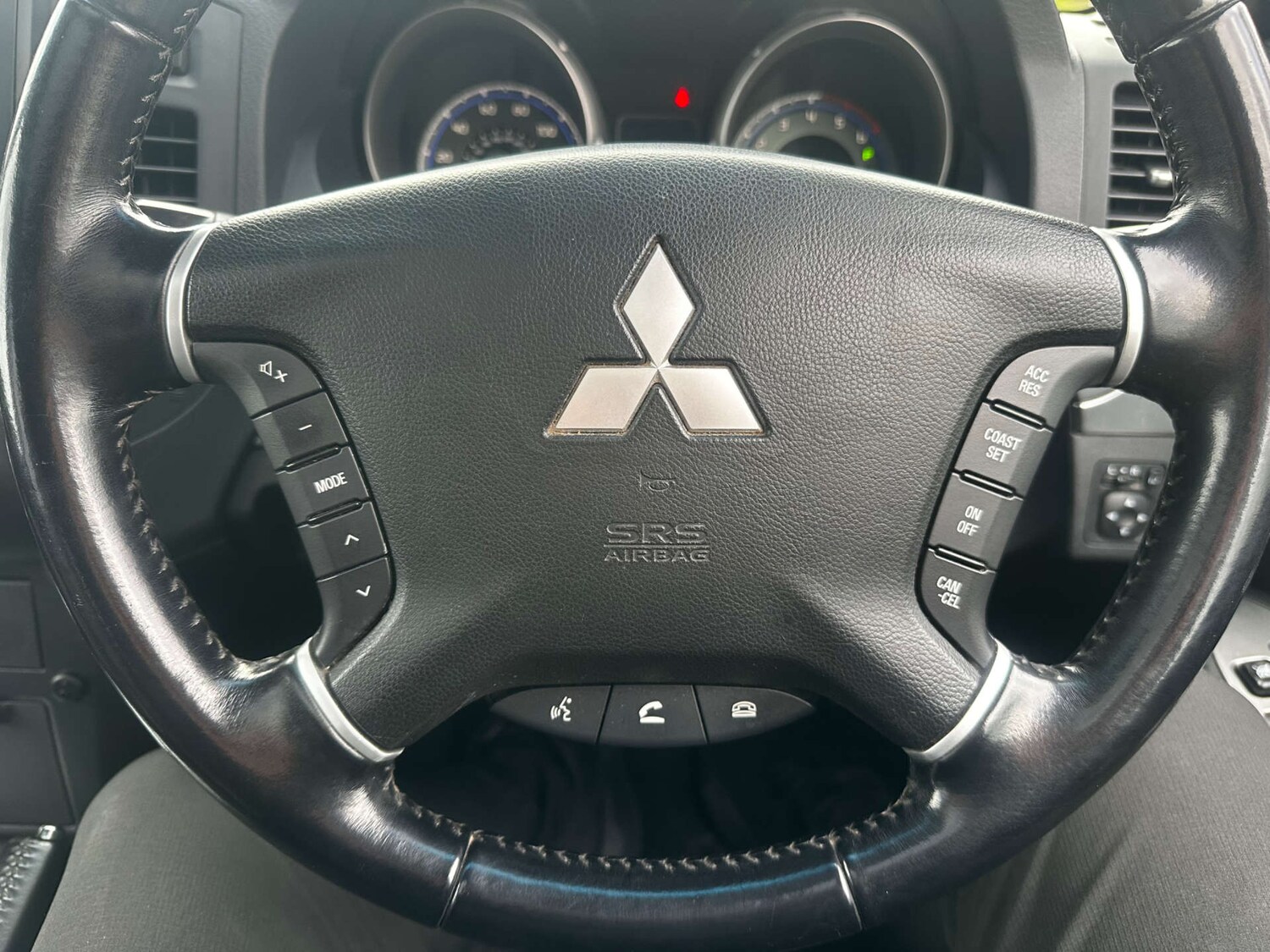 Used Mitsubishi Shogun 2010 for sale - 76696666: Photo 25