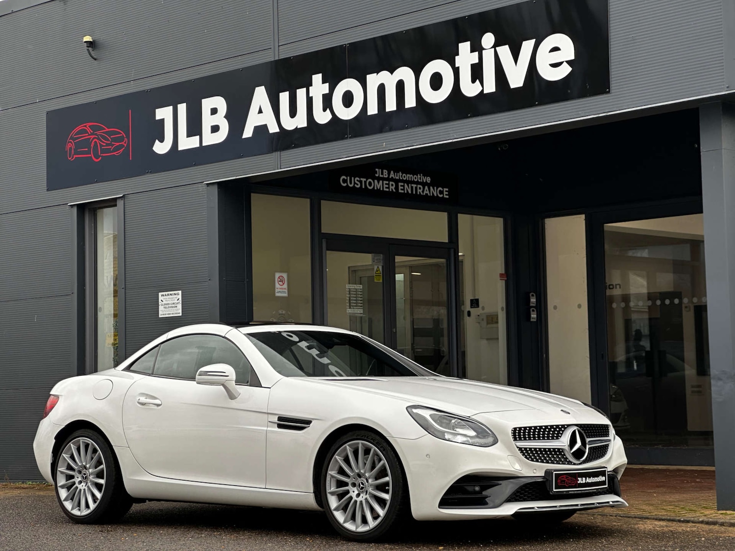 Used Mercedes-Benz SLC 2017 for sale - 77173431: Photo 2