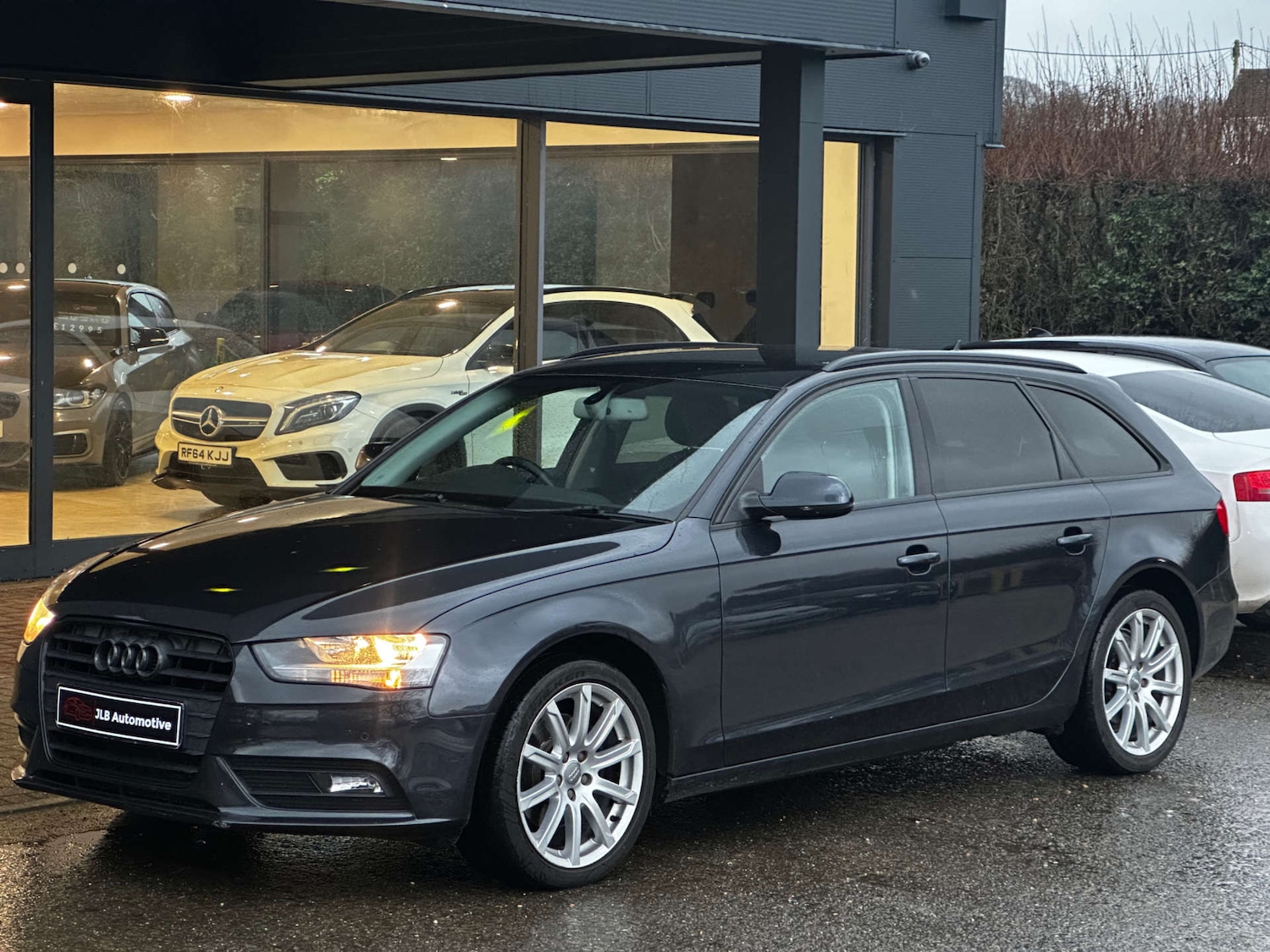 Used Audi A4 2015 for sale - 76914445: Photo 2