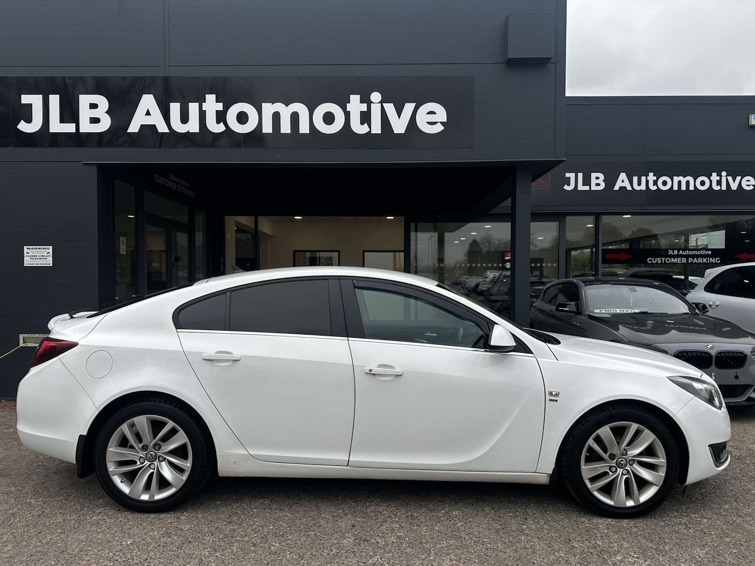 Used Vauxhall Insignia 2014 for sale - 77946357: Photo 6