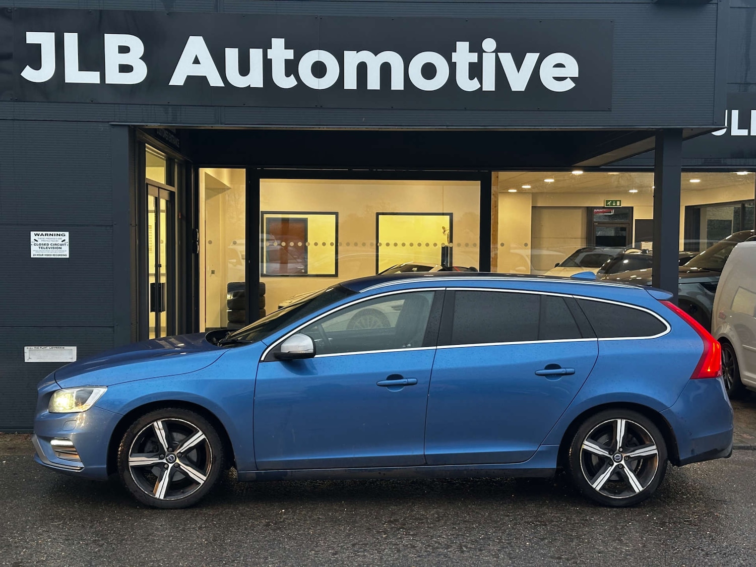 Used Volvo V60 2018 for sale - 77313736: Photo 5