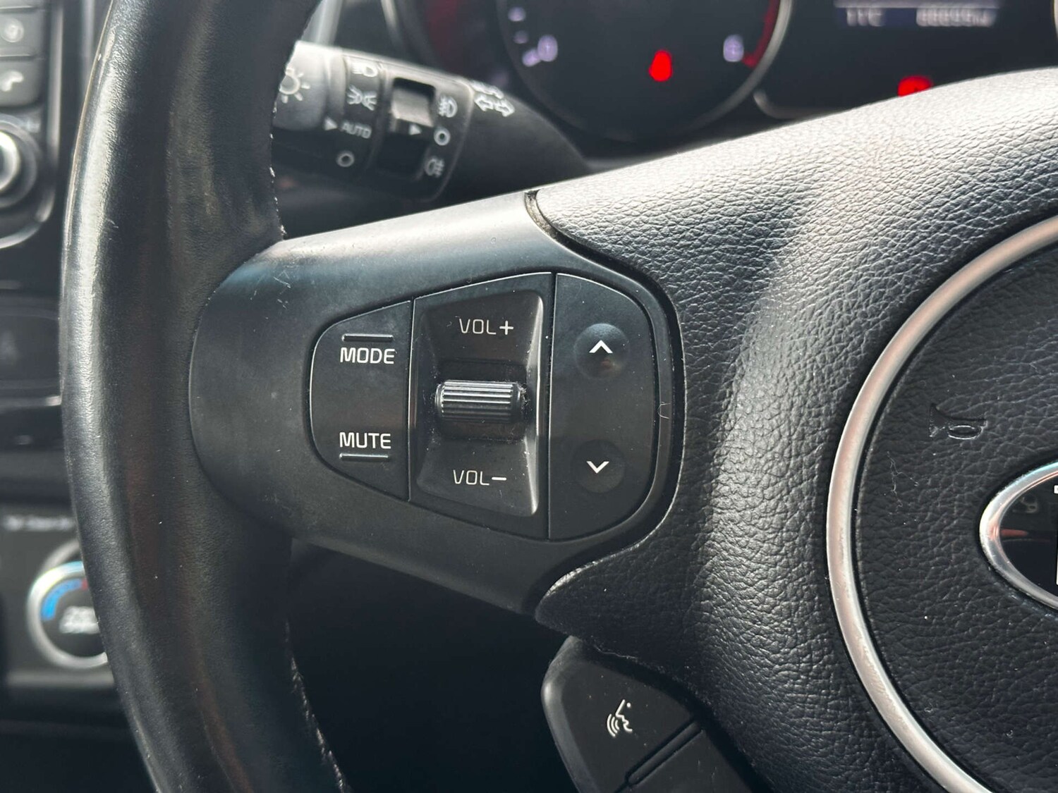 Used Kia Carens 2015 for sale - 77523403: Photo 26