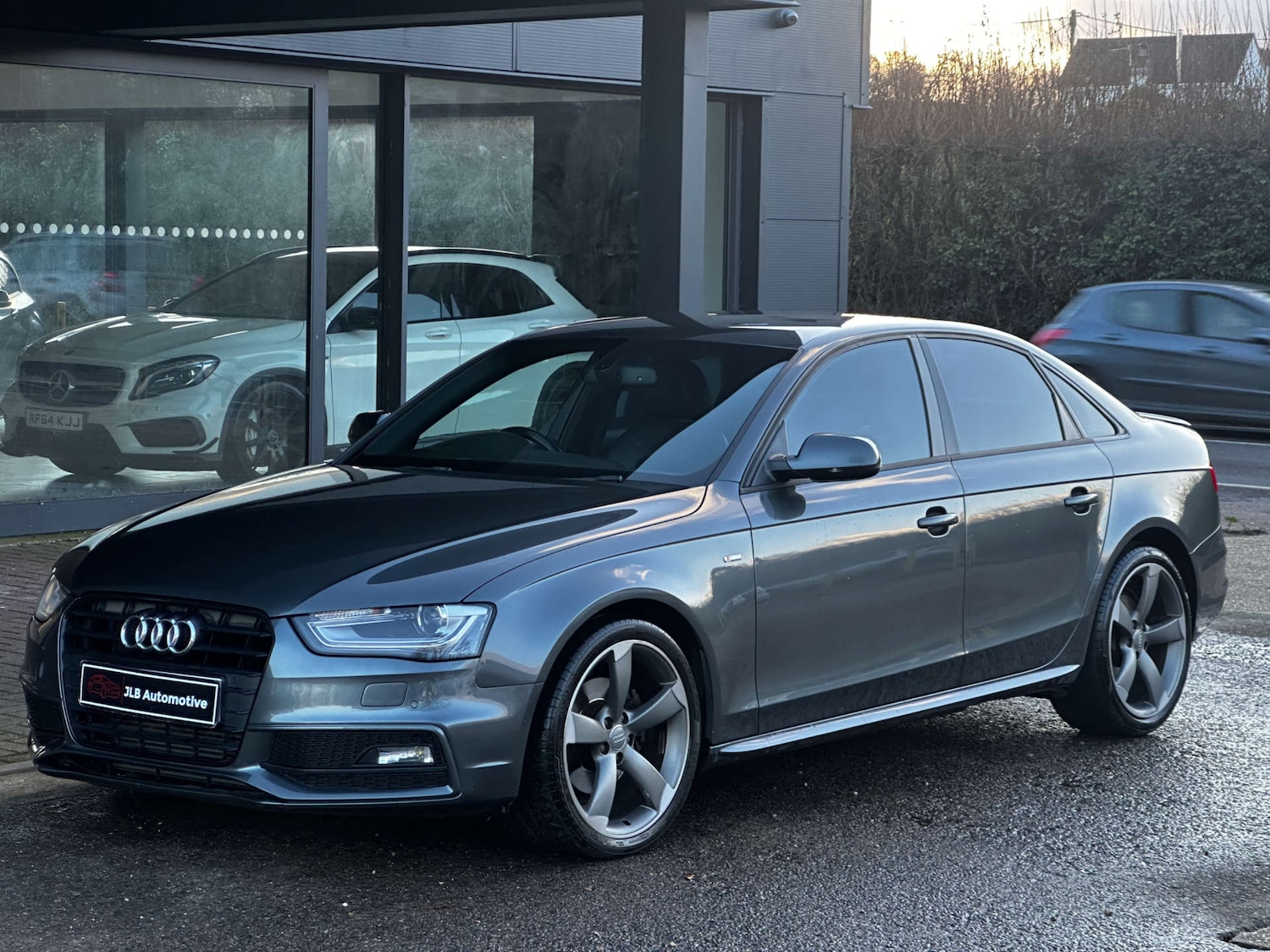 Used Audi A4 2013 for sale - 76830076: Photo 2