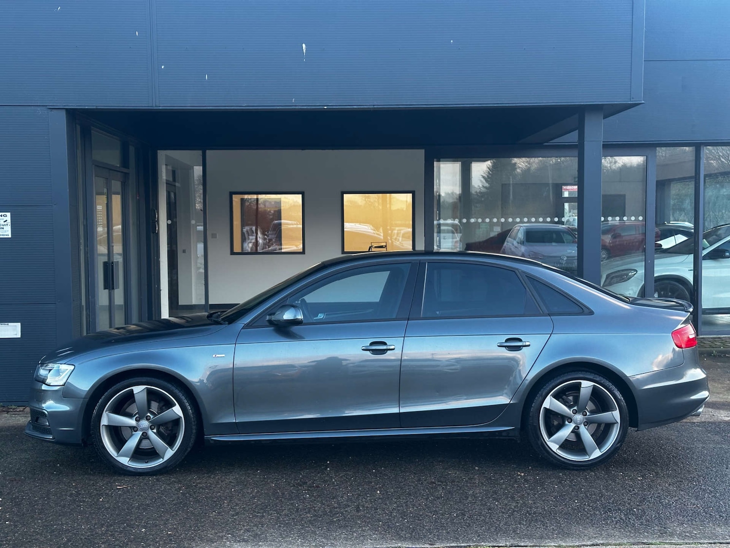 Used Audi A4 2013 for sale - 76830076: Photo 4