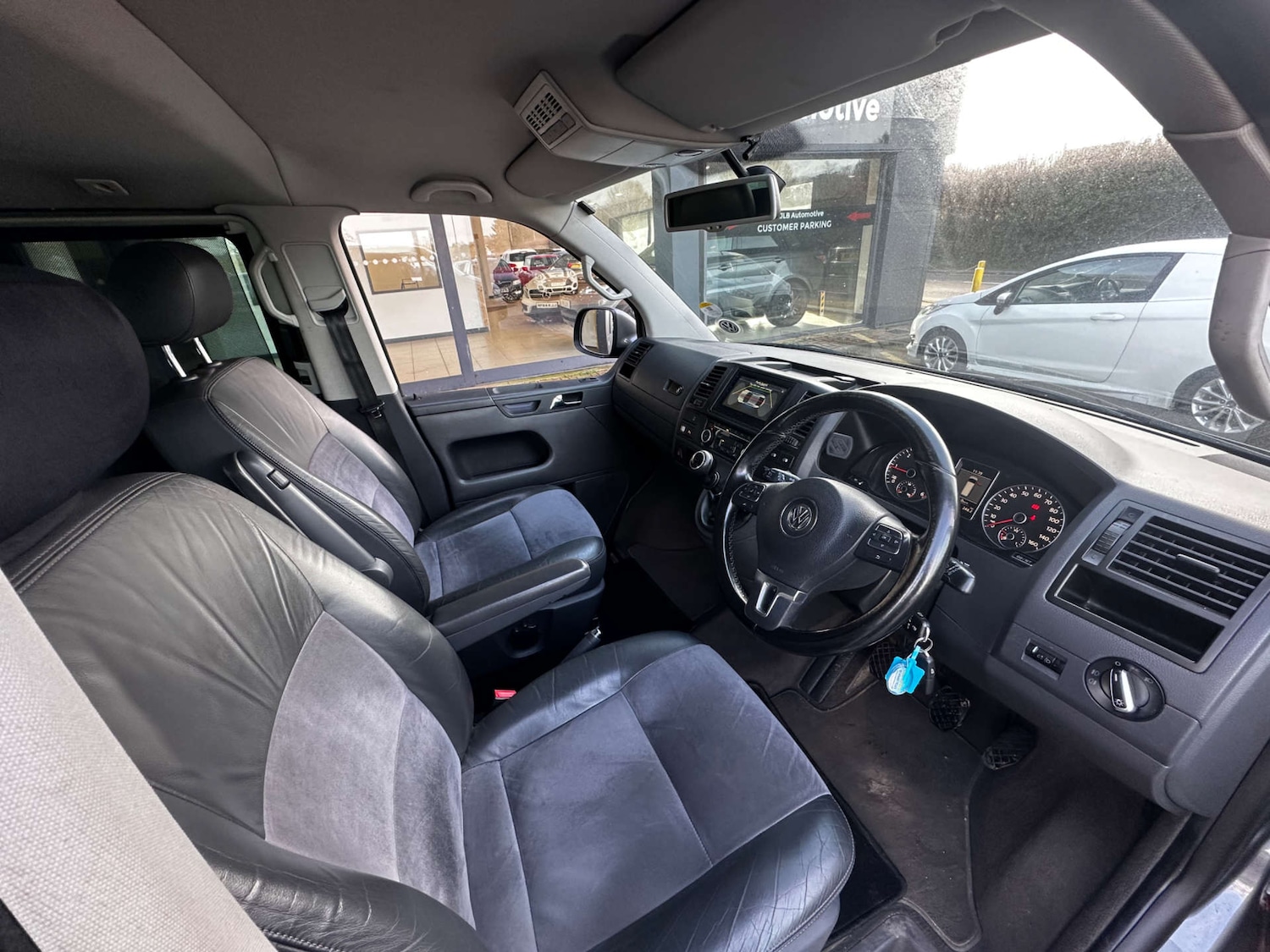 Used Volkswagen Caravelle 2010 for sale - 77160631: Photo 3