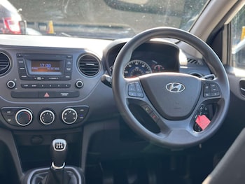 Used Hyundai i10 2018 for sale - 79375641: Photo