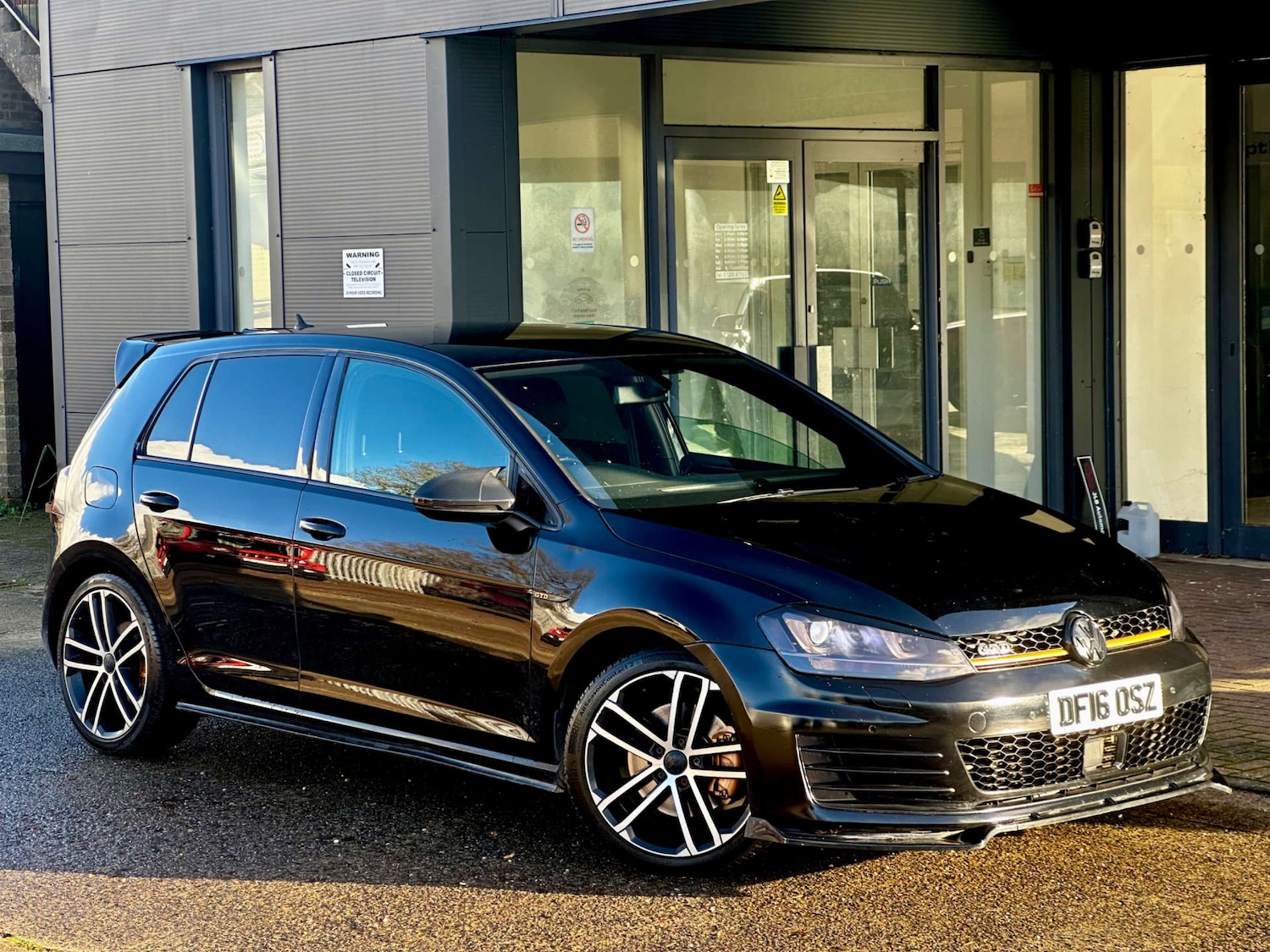 Used Volkswagen Golf 2016 for sale - 76830117: Photo 1