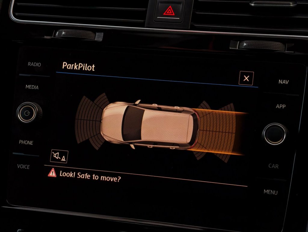 Used Volkswagen Golf 2017 for sale - 76582739: Photo 33