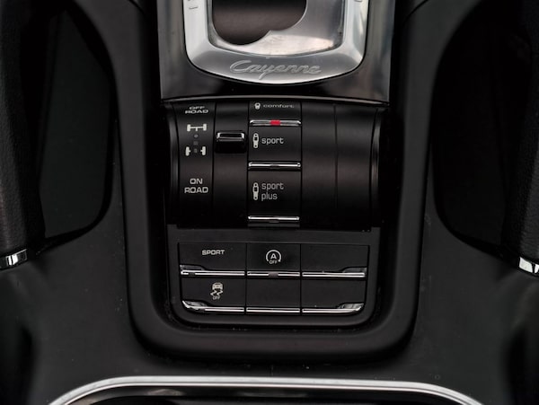 Used Porsche Cayenne 2015 for sale - 76202859: Photo 34