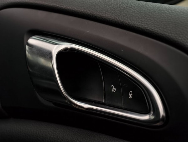 Used Porsche Cayenne 2015 for sale - 76202859: Photo 37