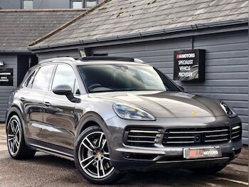 Used Porsche Cayenne 2021 for sale - 76470401: Photo