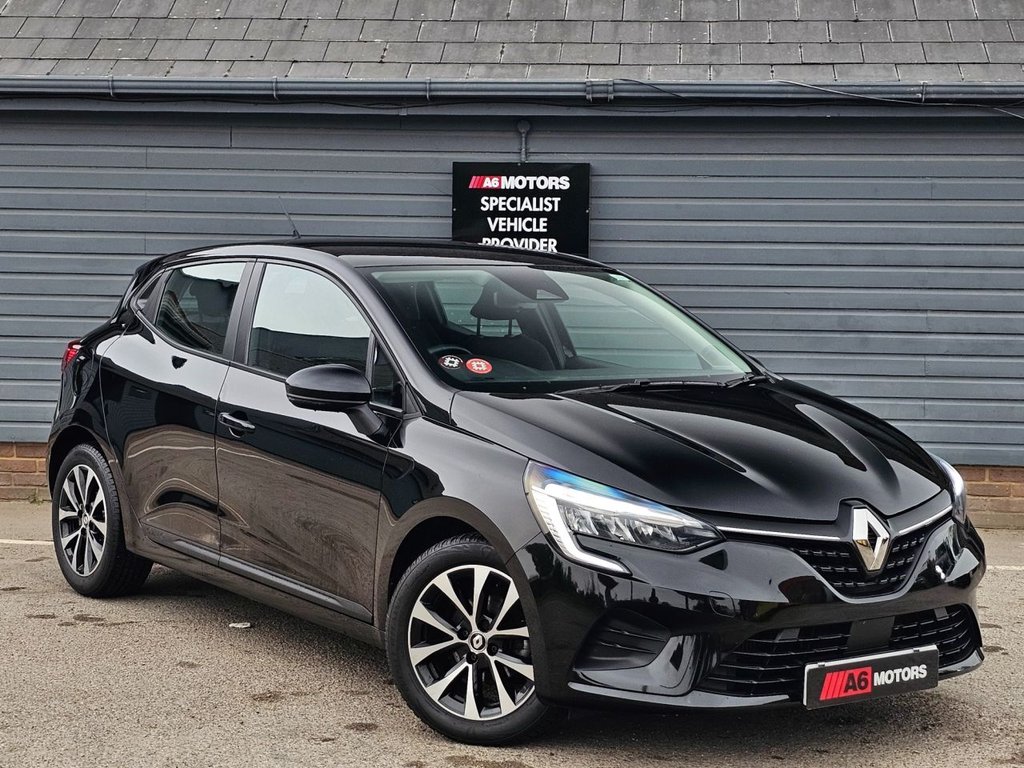 Used Renault Clio 2021 for sale - 76202635: Photo 1