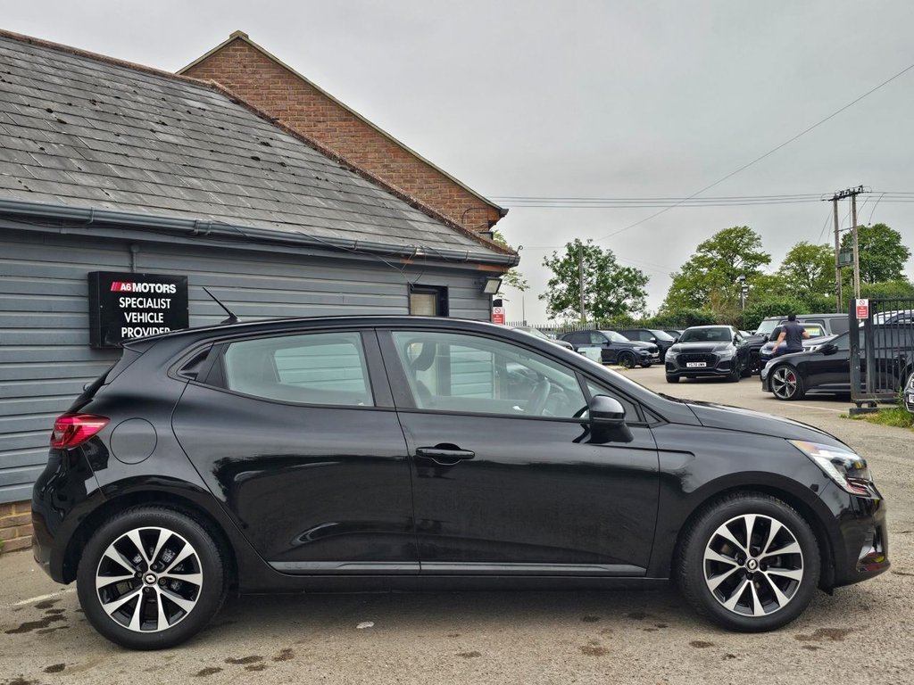 Used Renault Clio 2021 for sale - 76202635: Photo 15