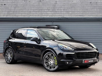 Used Porsche Cayenne 2017 for sale - 76202863: Photo 2