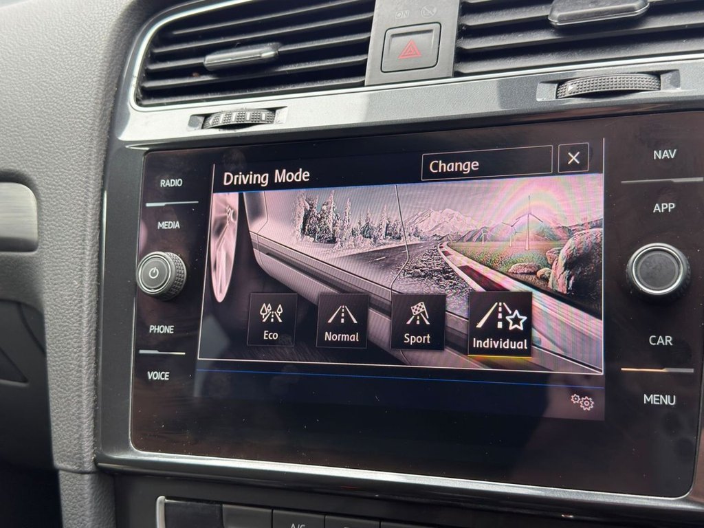 Used Volkswagen Golf 2018 for sale - 76210646: Photo 24