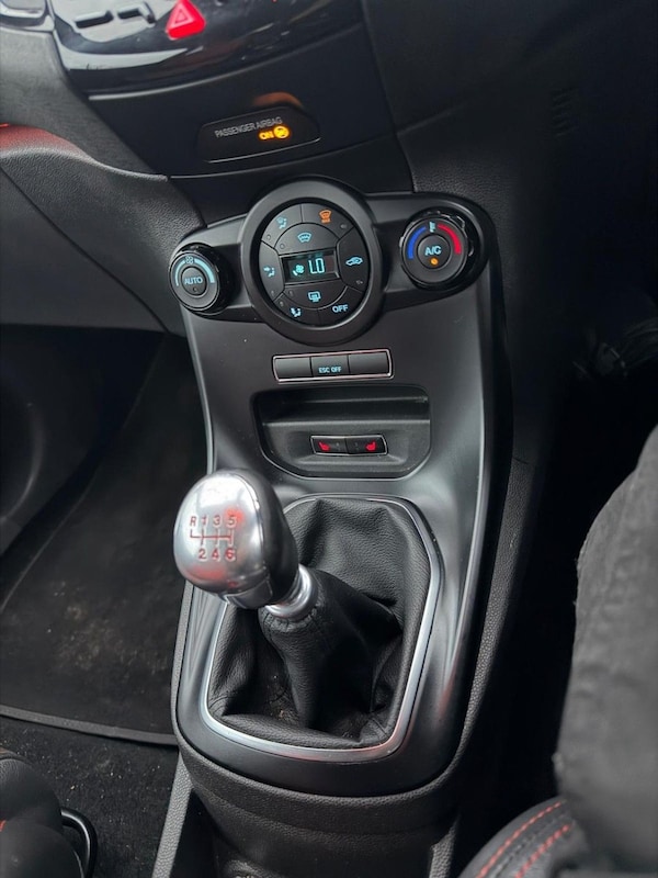 Used Ford Fiesta 2016 for sale - 76210621: Photo 12