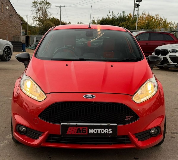 Used Ford Fiesta 2016 for sale - 76210621: Photo 2