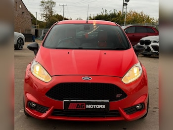 Used Ford Fiesta 2016 for sale - 76210621: Photo 2