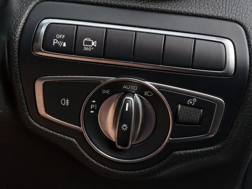 Used Mercedes-Benz GLC 2017 for sale - 76202434: Photo 32