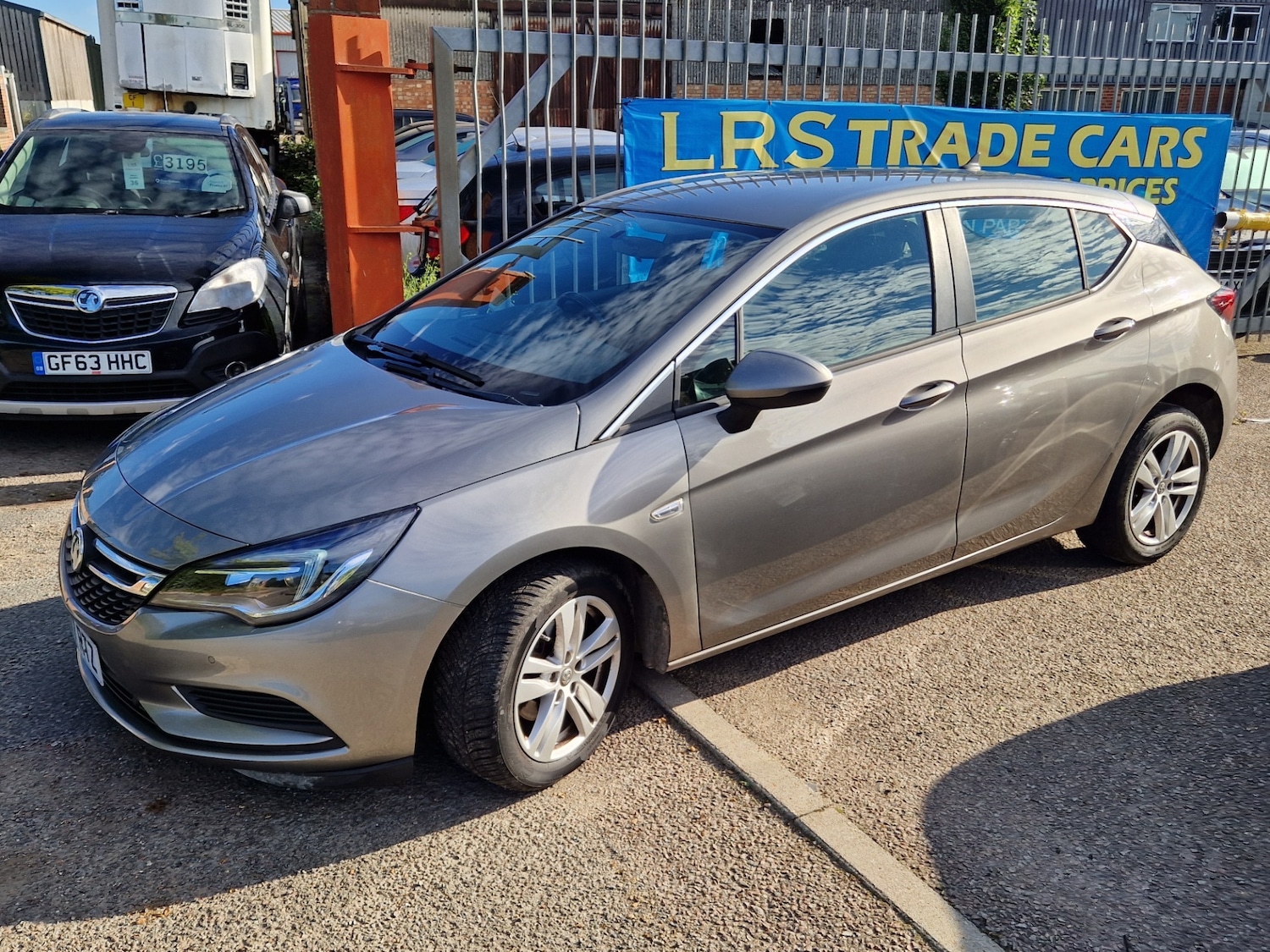 Used Vauxhall Astra 2017 for sale - 77458776: Photo 2