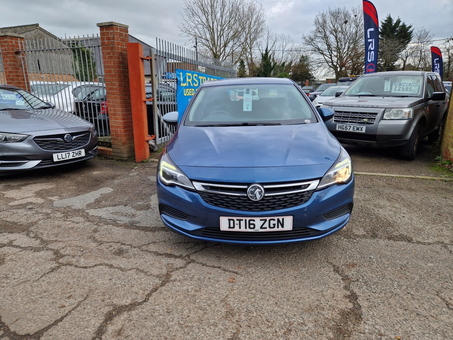 Used Vauxhall Astra 2016 for sale - 76918218: Photo 2