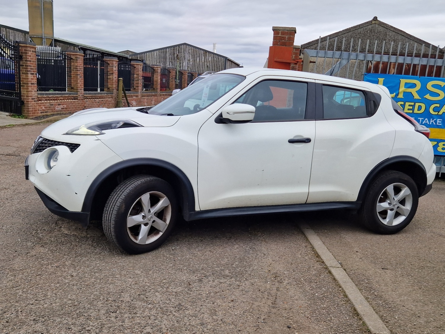 Used Nissan Juke 2015 for sale - 77897130: Photo 5