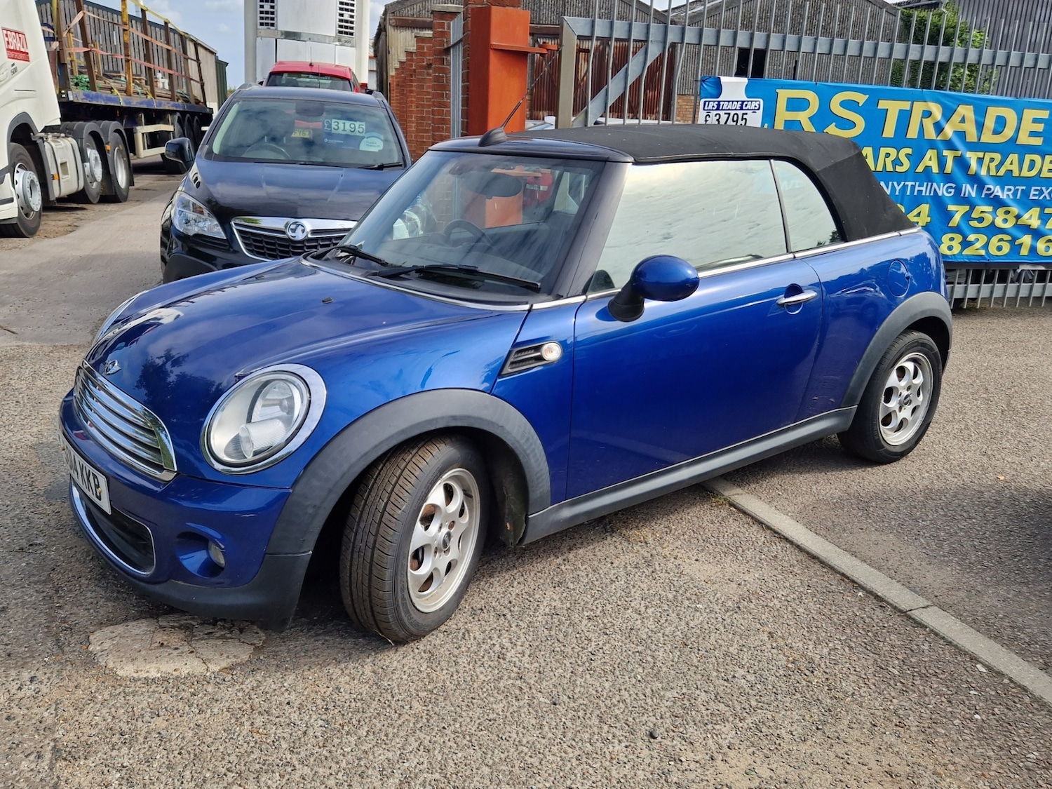 Used MINI Convertible 2014 for sale - 77453549: Photo 4