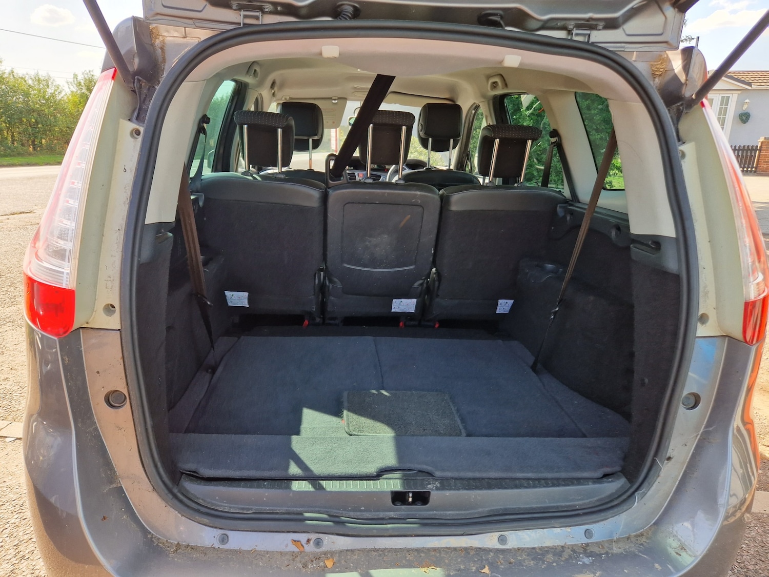 Used Renault Grand Scenic 2012 for sale - 77449888: Photo 18