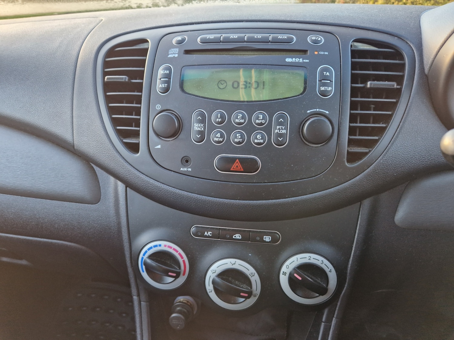 Used Hyundai i10 2010 for sale - 76738588: Photo 17