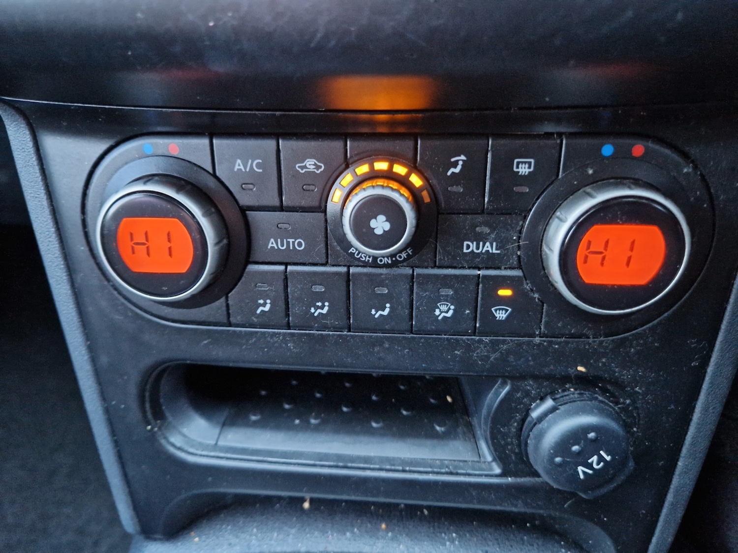 Used Nissan Qashqai 2010 for sale - 76829574: Photo 13