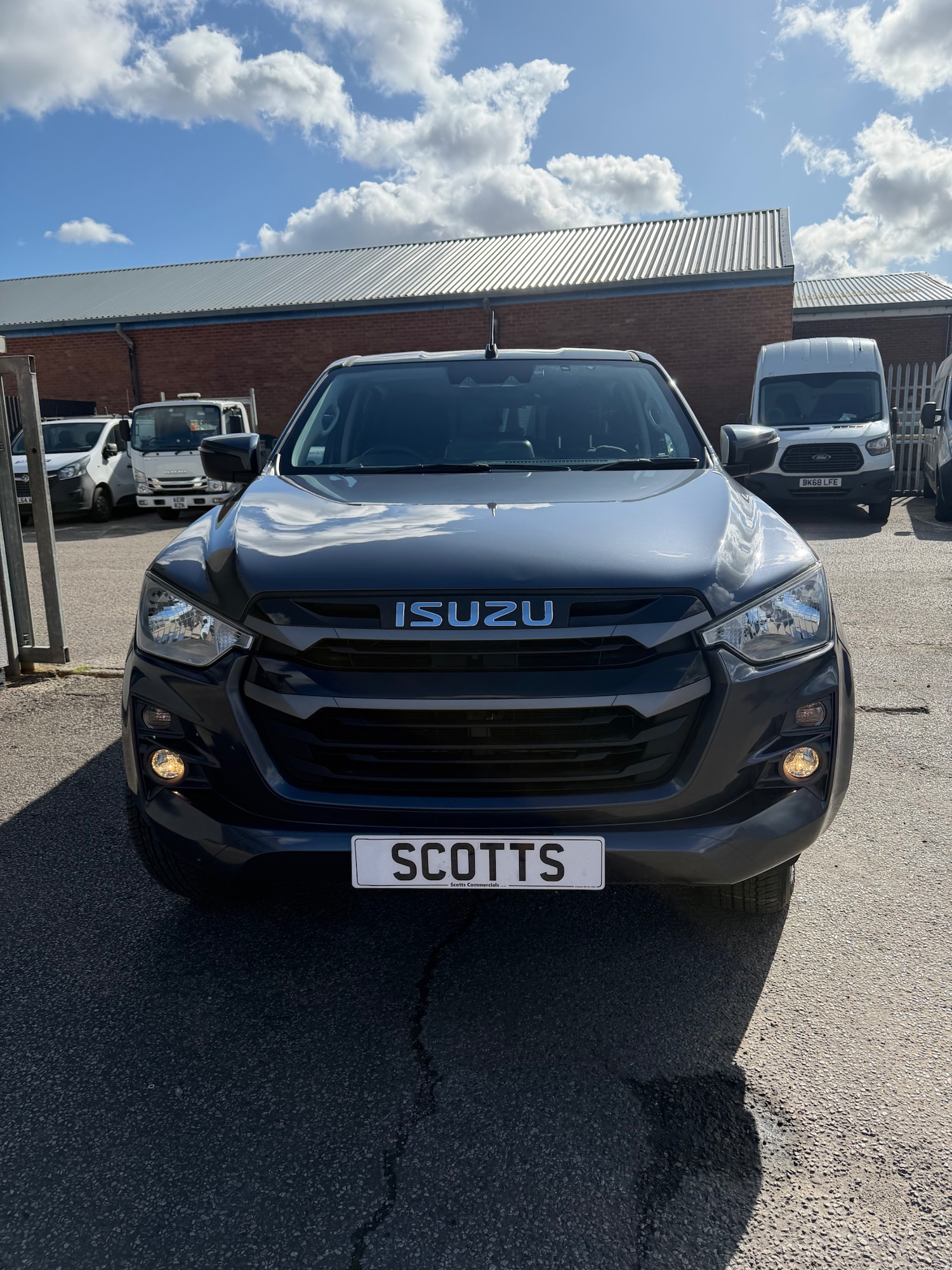 Used Isuzu D-Max 2023 for sale - 77888898: Photo 2