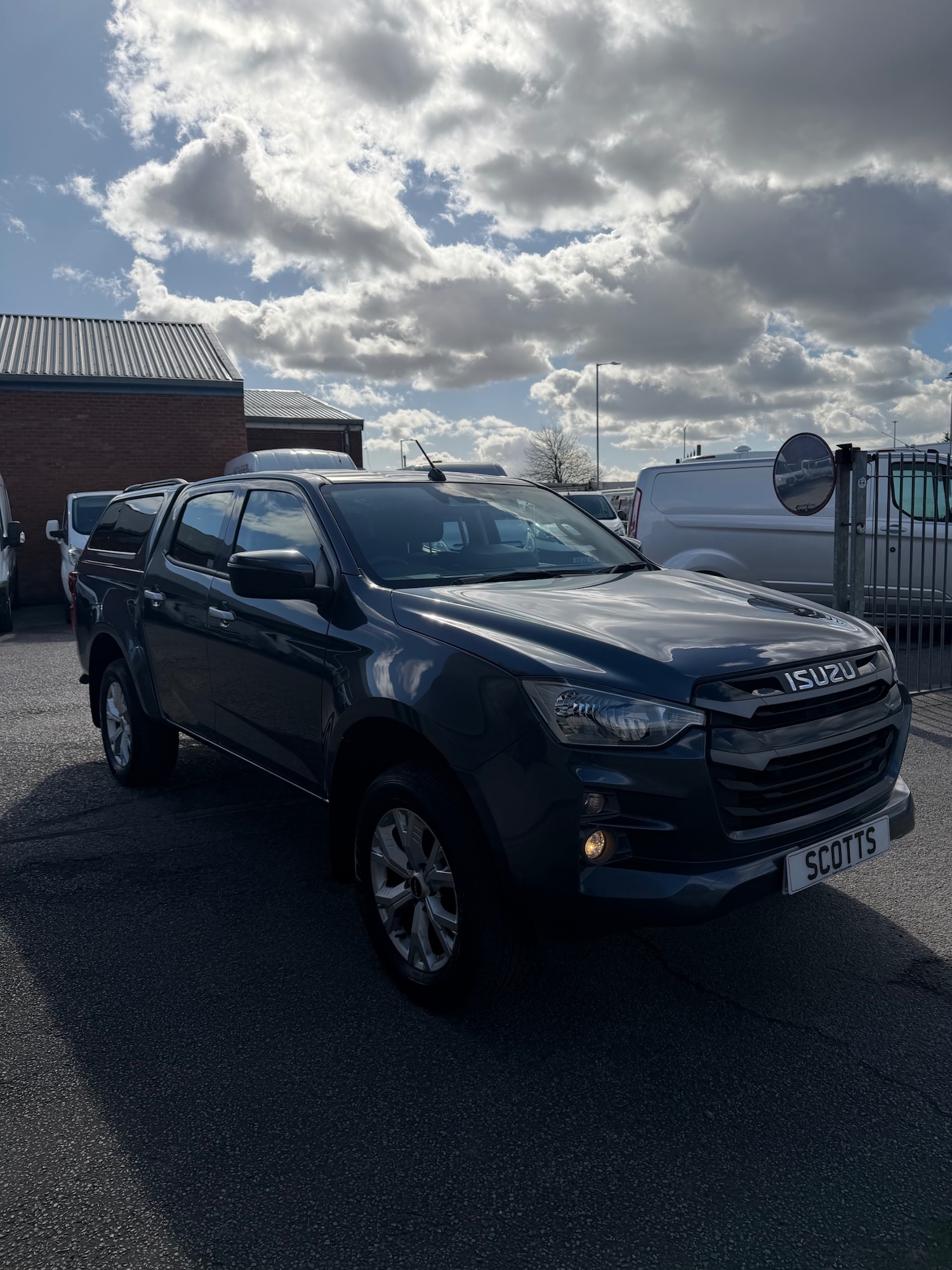 Used Isuzu D-Max 2023 for sale - 77888898: Photo 3