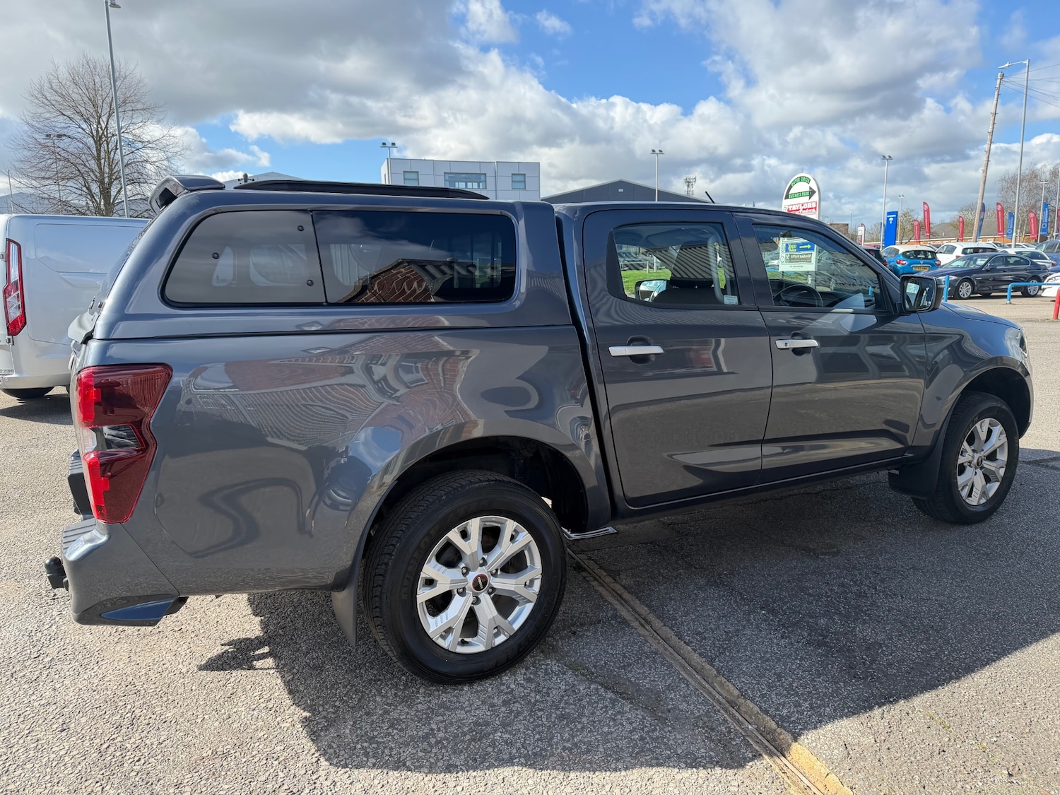 Used Isuzu D-Max 2023 for sale - 77888898: Photo 5