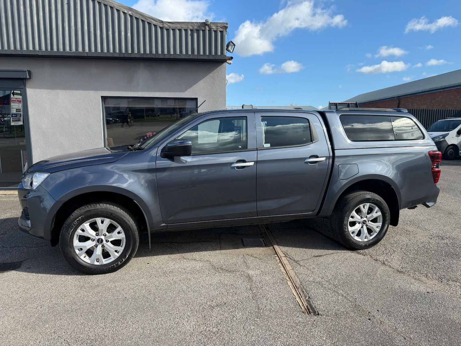 Used Isuzu D-Max 2023 for sale - 77888898: Photo 9