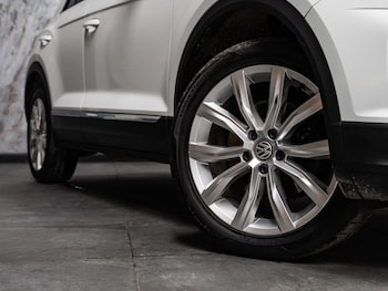 Used Volkswagen T-Roc 2018 for sale - 77952540: Photo