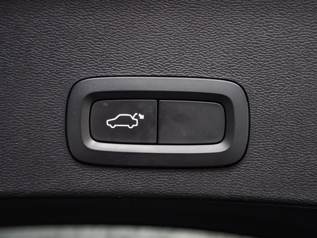 Used Volvo XC40 2021 for sale - 77677177: Photo 22