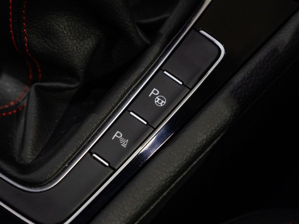 Used Volkswagen Golf 2017 for sale - 77677216: Photo 31