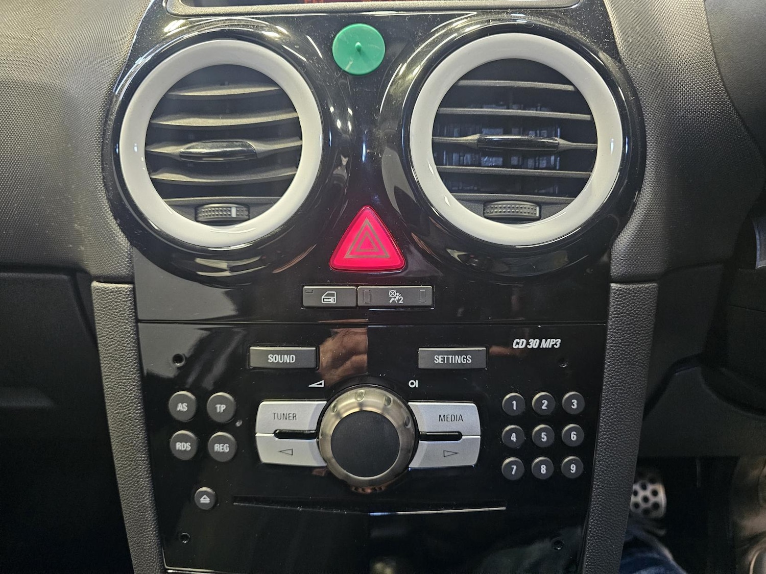 Used Vauxhall Corsa 2013 for sale - 77116355: Photo 8