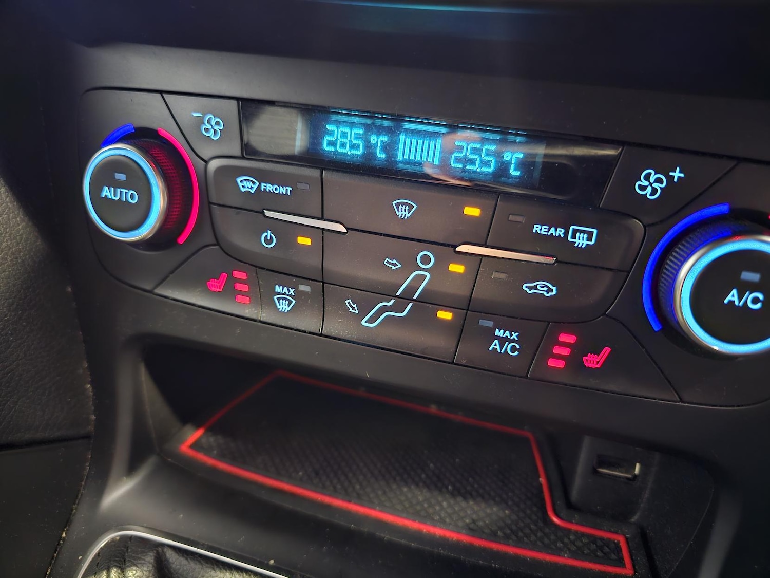 Used Ford Focus 2015 for sale - 76862054: Photo 17