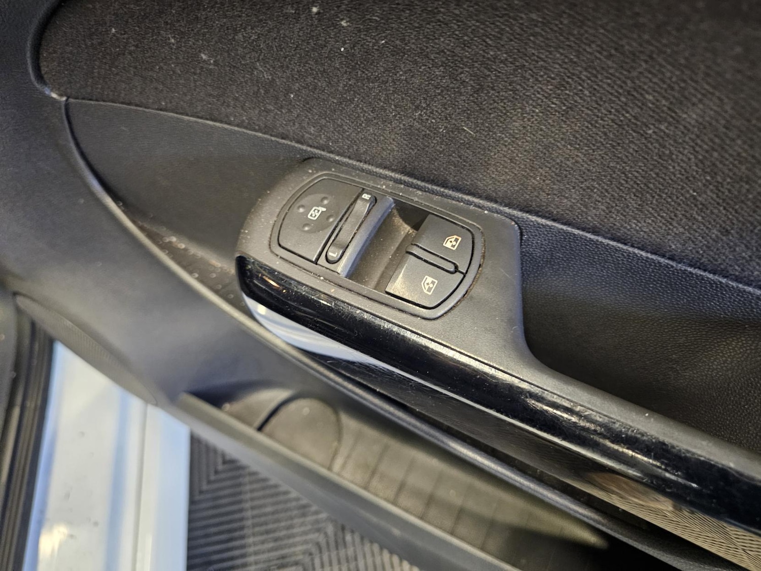 Used Vauxhall Corsa 2014 for sale - 78170036: Photo 8